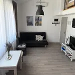 Downtown Apartment *