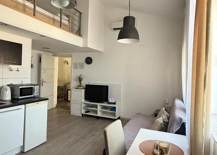 Downtown Apartment *
