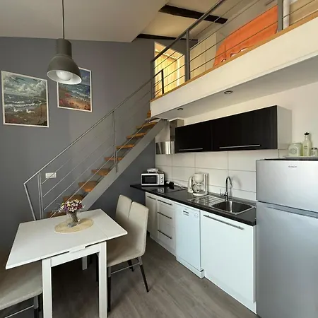 Downtown Apartment *