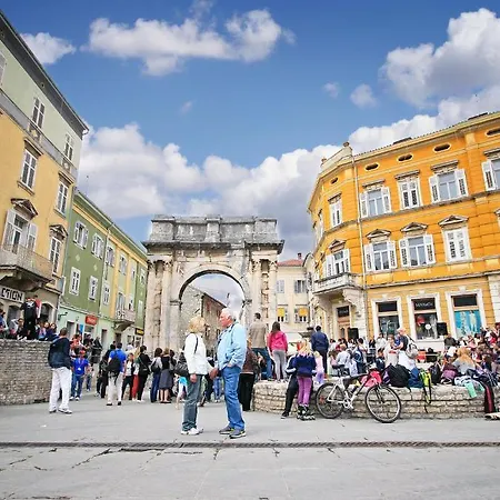Downtown * Пула