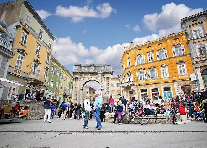 Downtown * Pula